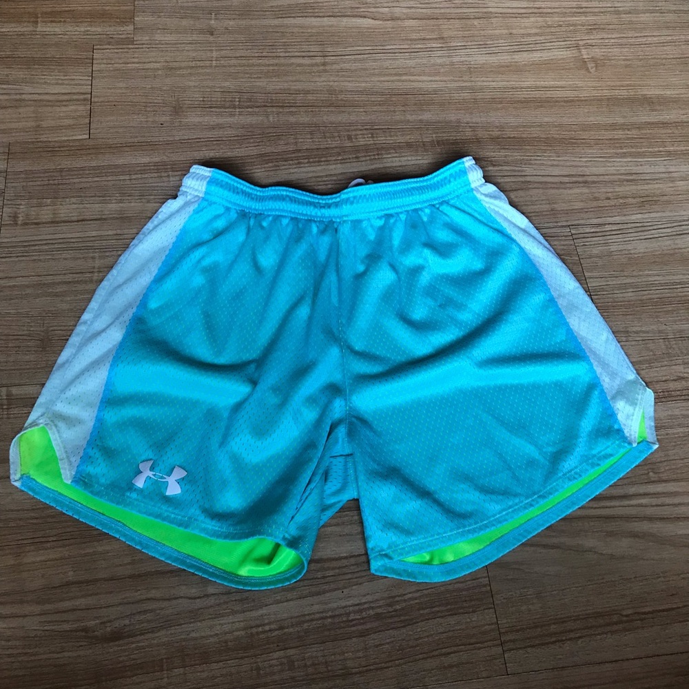 Under Armour Loose fit Women’s mesh shorts